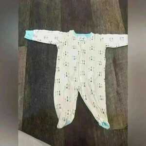 Gerber sleep and play.